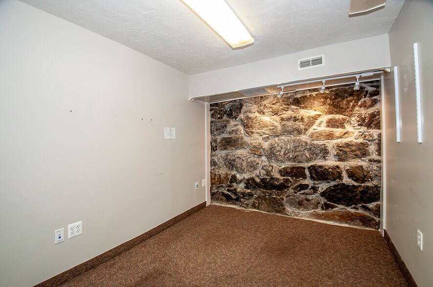 More Photos Of 4 Davis Ct, Brookline Loft Creative Space For Sale