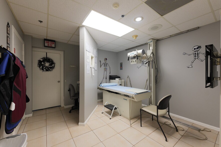 More Photos Of 305 Expressway 83, Mission Medical For Sale