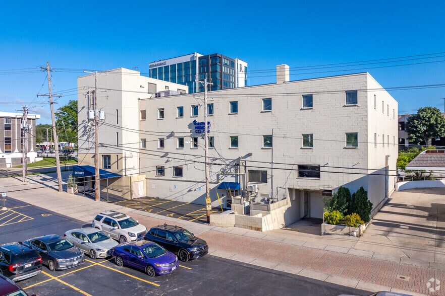 More Photos Of 10625 W North Ave, Milwaukee Medical For Lease