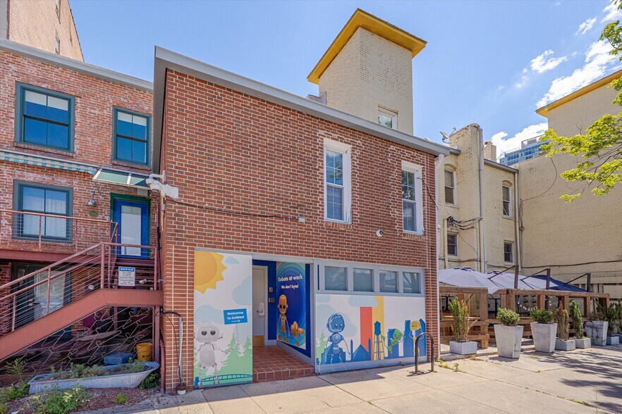 More Photos Of 327 W Main St, Durham Storefront Retail Office For Lease