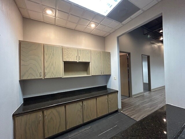 More Photos Of 104 Del Ct, Laredo Office For Lease