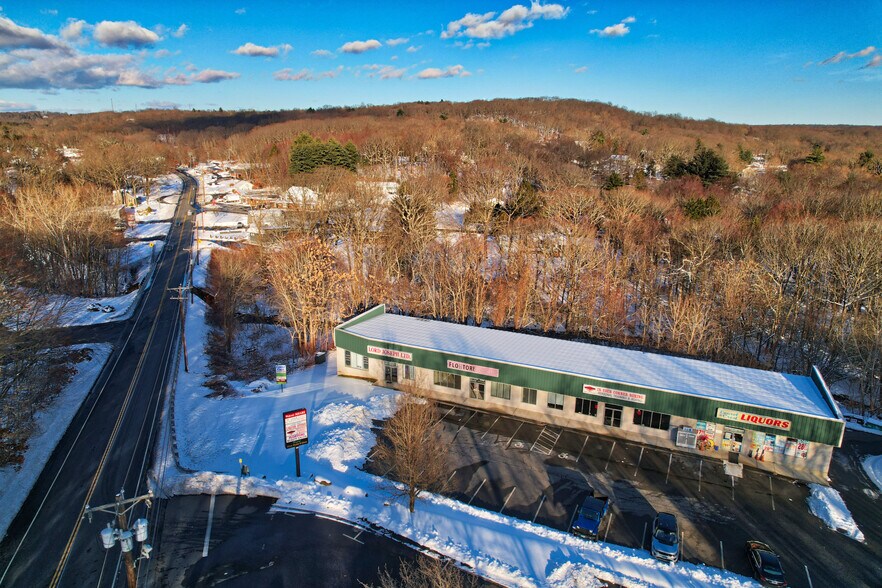 More Photos Of 524 Wolcott Rd, Wolcott Storefront Retail Office For Lease