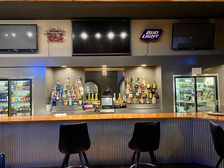 More Photos Of 239 Main St, Shelby Bar For Sale
