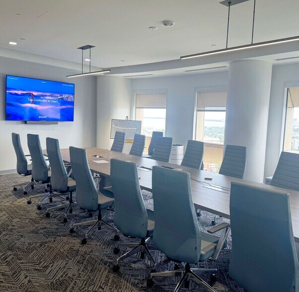 More Photos Of 400 N Ashley Dr, Tampa Office For Lease
