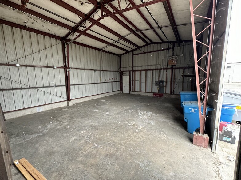 More Photos Of 1127 Chestnut St, Marysville Warehouse For Sale