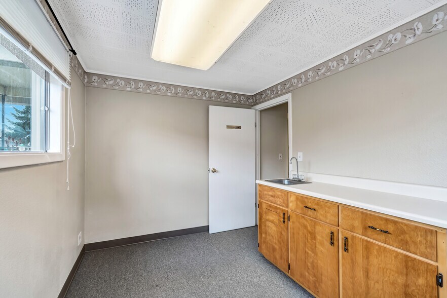 More Photos Of 122 Engle Ave, Molalla Office Residential For Sale