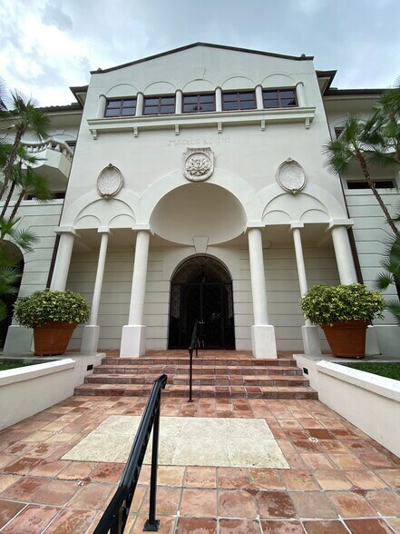 More Photos Of 440 Royal Palm Way, Palm Beach Office For Lease