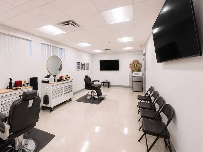 More Photos Of 8476 SW 40th St, Miami Storefront Retail Office For Lease