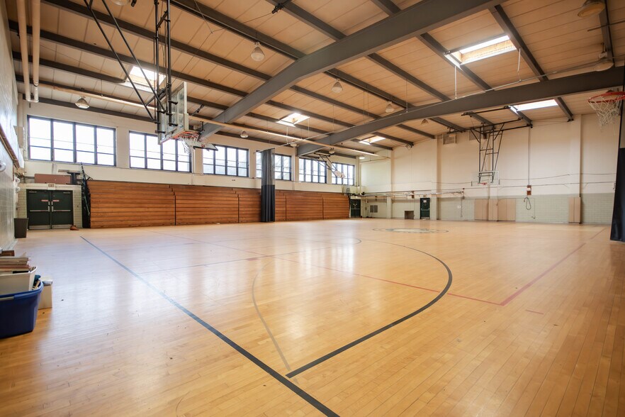 More Photos Of 819 & 831-847 N Leamington Ave, Chicago Schools For Sale