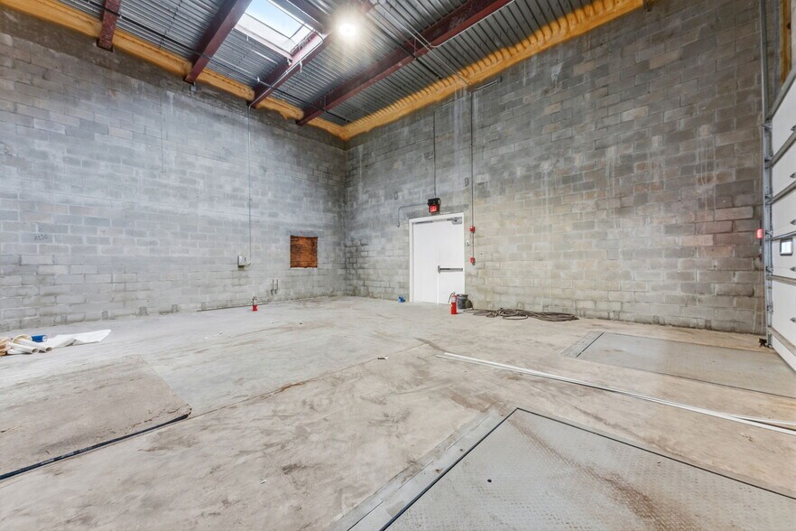 More Photos Of 2519 N McMullen Booth Rd, Clearwater Freestanding For Lease