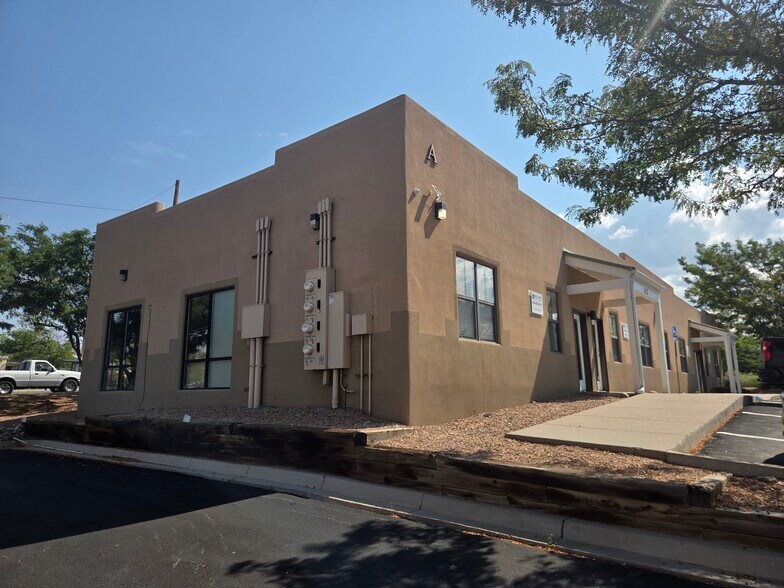 More Photos Of 3600 Rodeo Ln, Santa Fe Medical For Sale