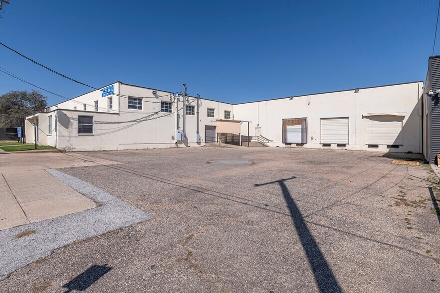 More Photos Of 2920 Shotts St, Fort Worth Distribution For Lease