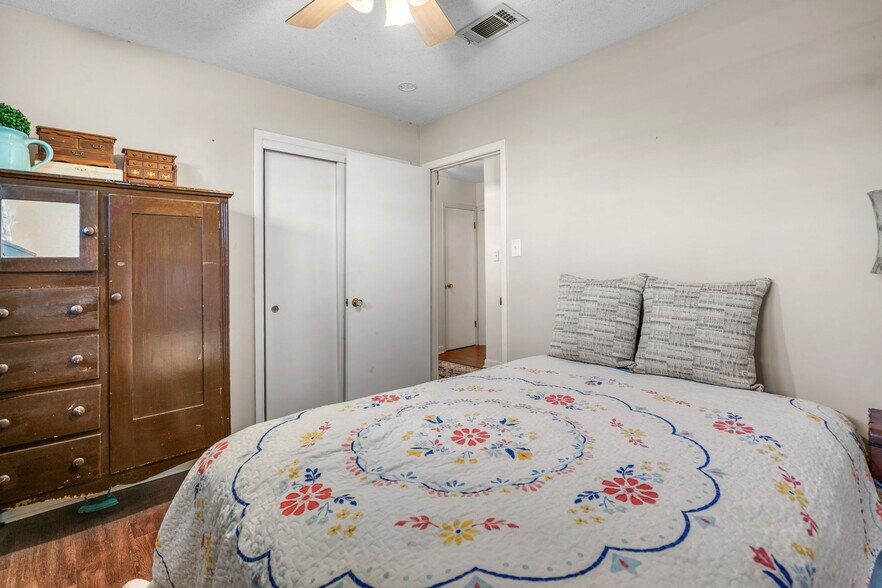 More Photos Of 695 Blue Jay Rd, Rincon General Retail For Sale