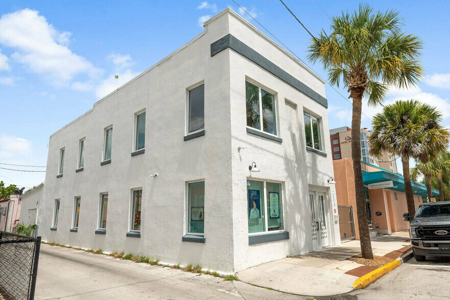 More Photos Of 2006 Vernon Pl, Melbourne Freestanding For Lease