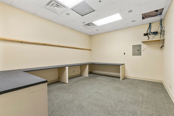 More Photos Of 501-565 N Wolf Rd, Wheeling Warehouse For Sale