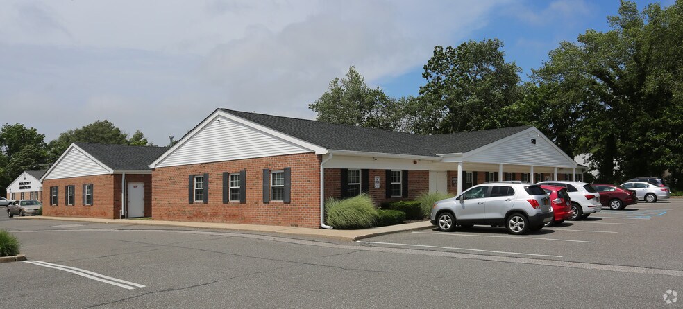 More Photos Of 518 E Main St, Riverhead Office For Sale