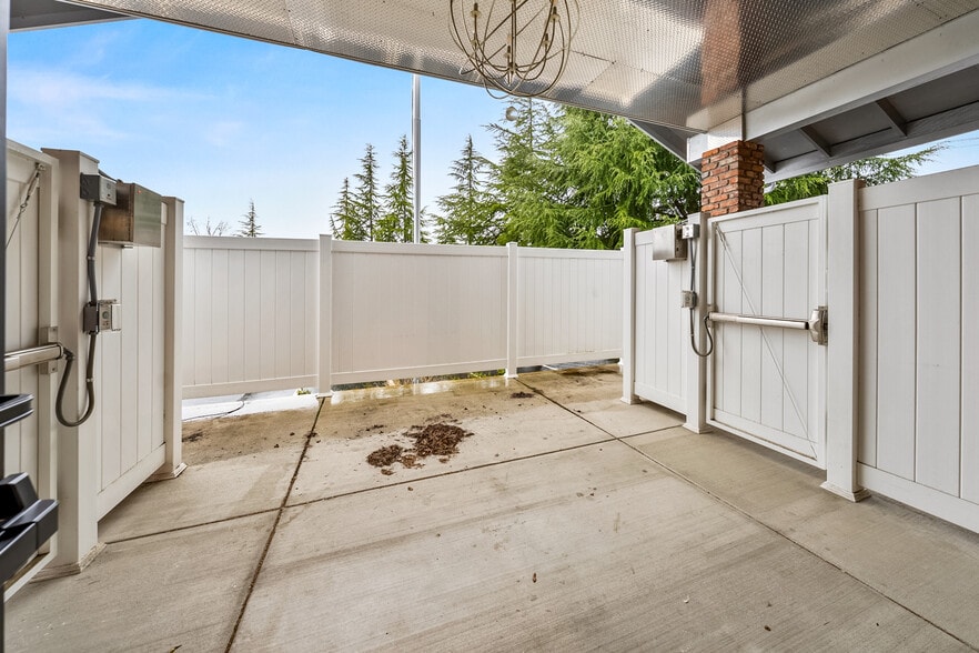 More Photos Of 2166 NW Vine St, Grants Pass Medical For Sale