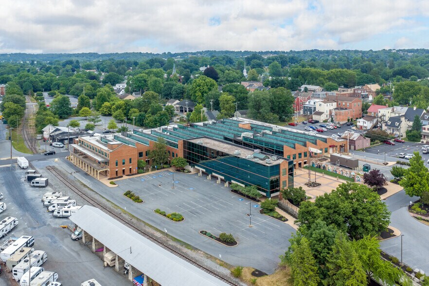 More Photos Of 26 N Cedar St, Lititz Medical For Lease
