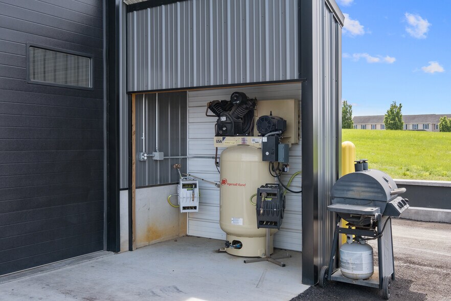 More Photos Of 815 N Main St, Mount Crawford Auto Repair For Sale