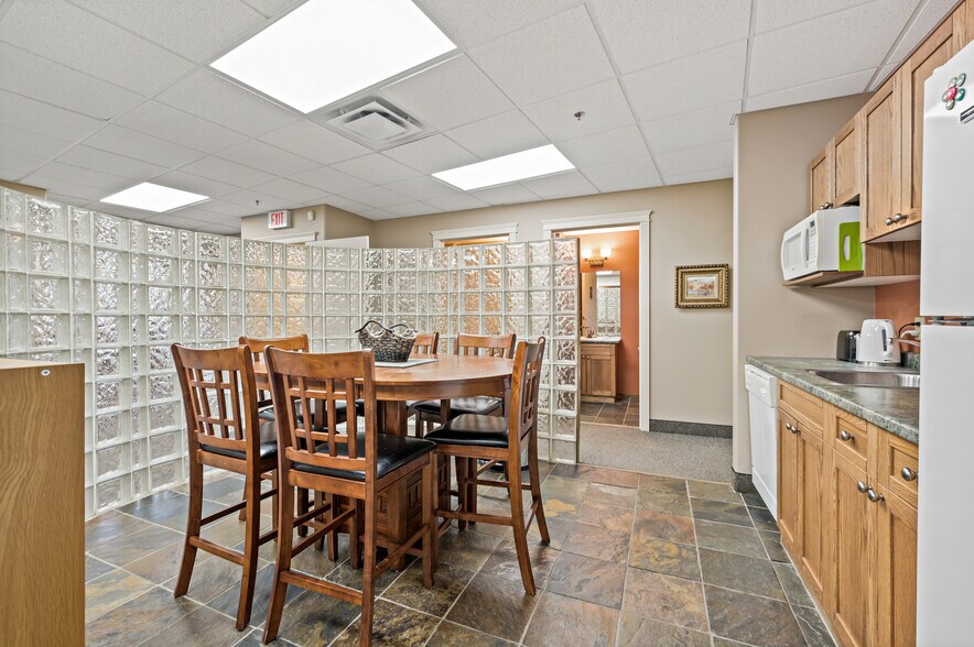 More Photos Of 150 Chippewa Rd, Sherwood Park Flex For Sale