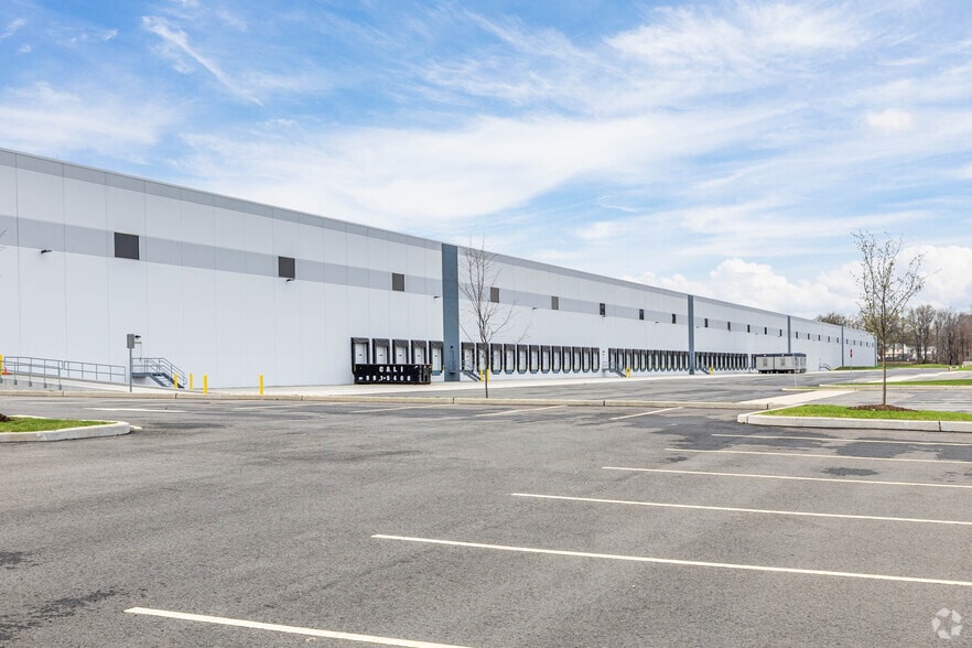 More Photos Of 1289 Rahway Ave, Avenel Distribution For Lease