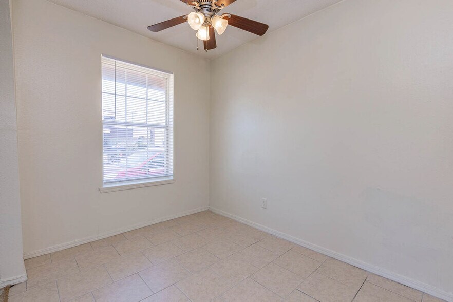 More Photos Of 7404 Lyrewood Ln, Oklahoma City Apartments For Sale