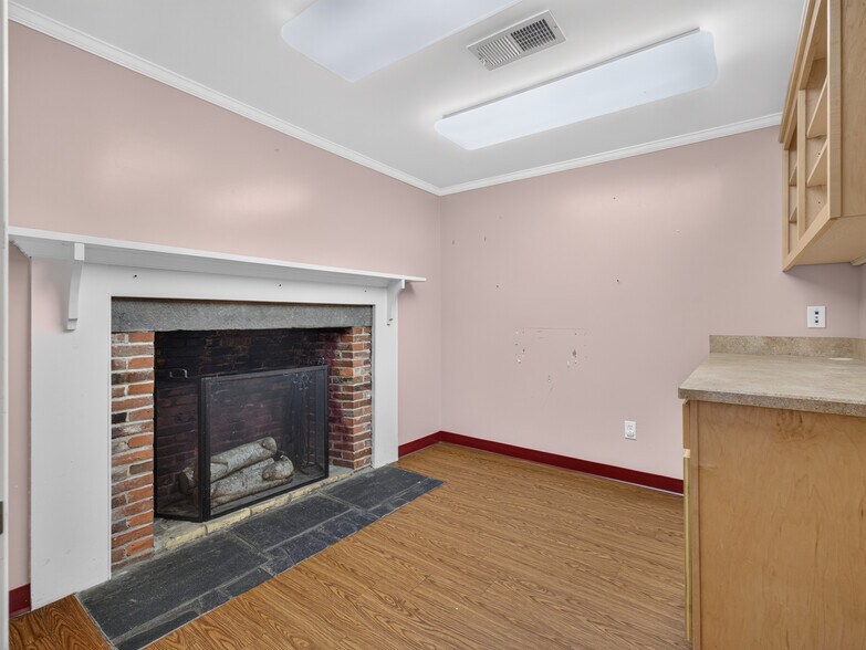 More Photos Of 1721 Saybrook Rd, Haddam Veterinarian Kennel For Sale
