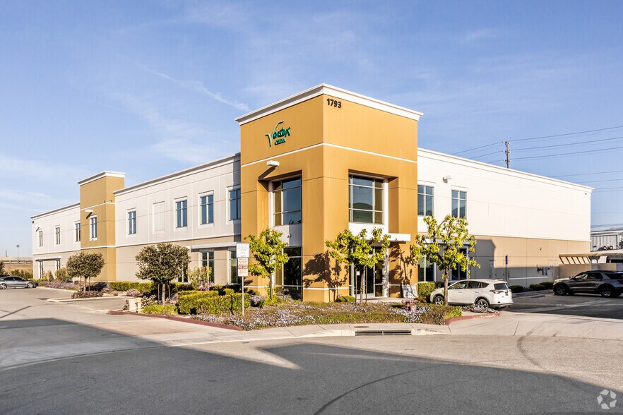 More Photos Of 1799 W 2nd St, Pomona Warehouse For Lease