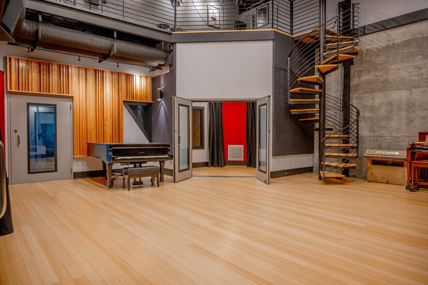 More Photos Of 3711 FM 484, Fischer Specialty For Sale