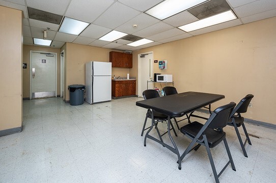 More Photos Of 1523 Midfield Industrial Blvd, Birmingham Distribution For Lease