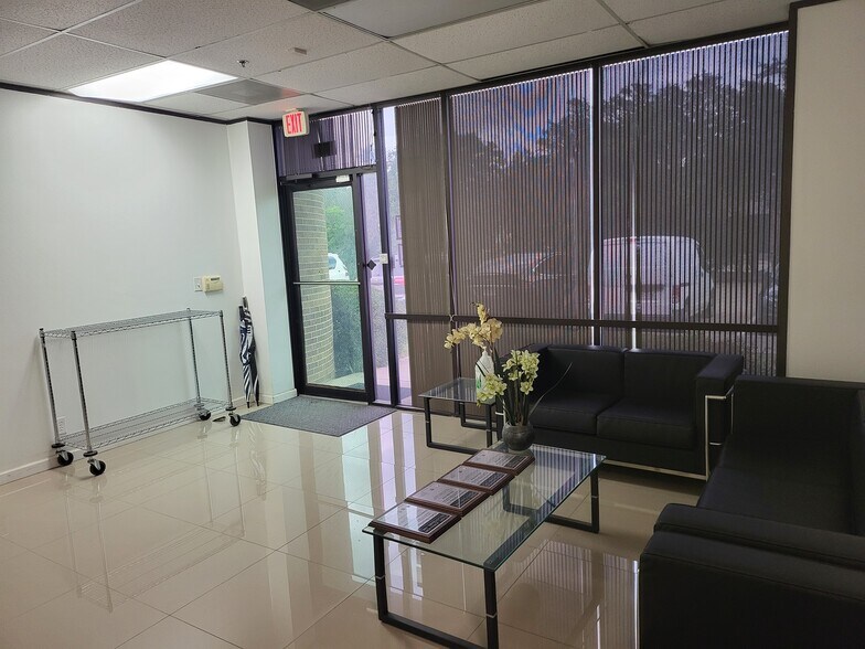 More Photos Of 1335 Valwood Pky, Carrollton Medical For Lease