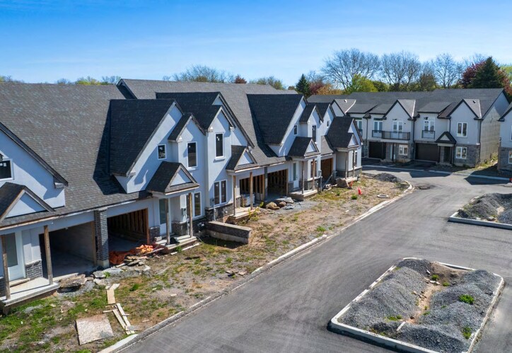 More Photos Of 2700 Mewburn Rd, Niagara Falls Apartments For Sale