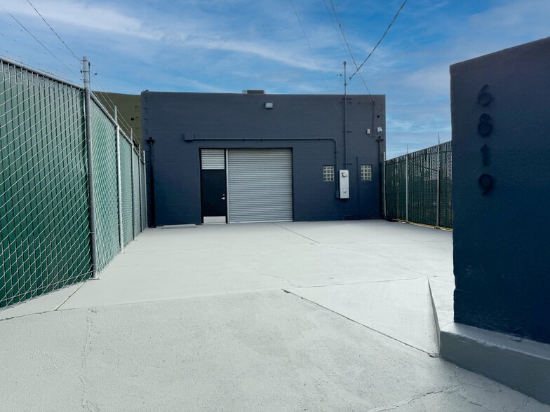 More Photos Of 6819 West Blvd, Inglewood Warehouse For Lease