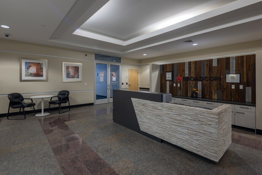 More Photos Of 25 E Scenic Pointe Dr, Draper Office For Lease