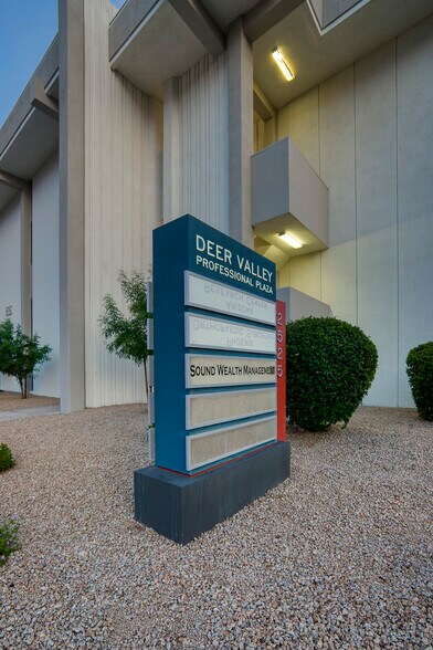 More Photos Of 2525 W Greenway Rd, Phoenix Medical For Lease