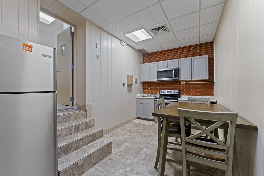 More Photos Of 403 Tenney Ave, Campbell Bank For Sale