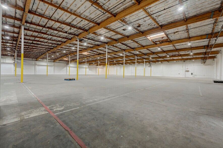 More Photos Of 575-585 Reactor Way, Reno Distribution For Lease