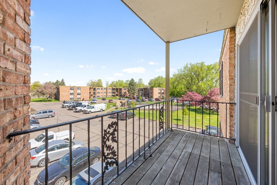 More Photos Of 371 Old Highway 8 SW, New Brighton Apartments For Sale