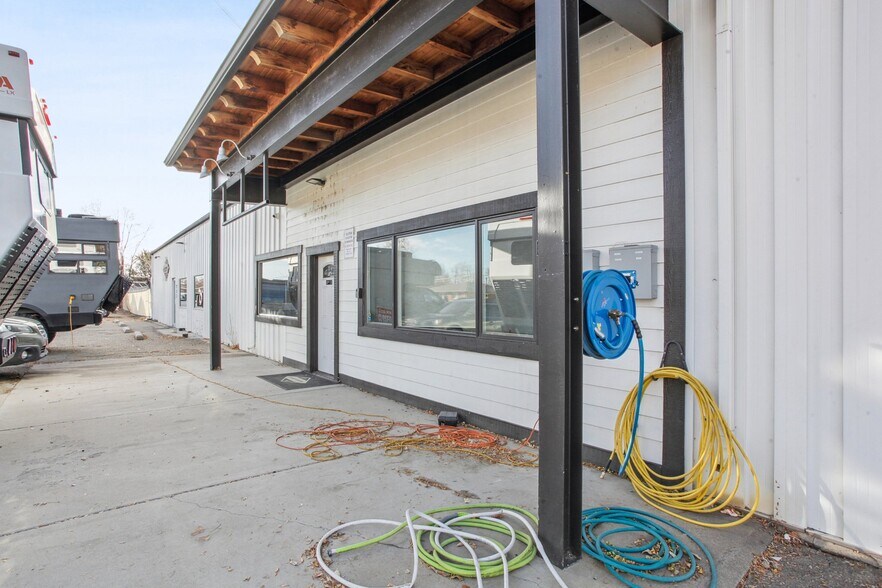 More Photos Of 711 S Bowen St, Longmont Warehouse For Lease