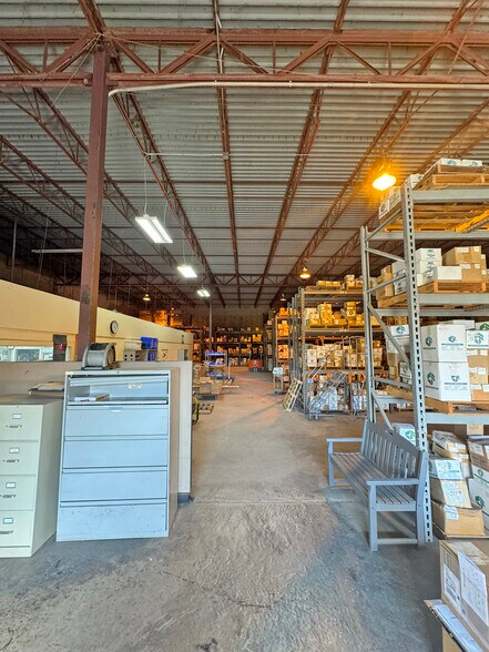 More Photos Of 5040 Tampa West Blvd, Tampa Warehouse For Sale
