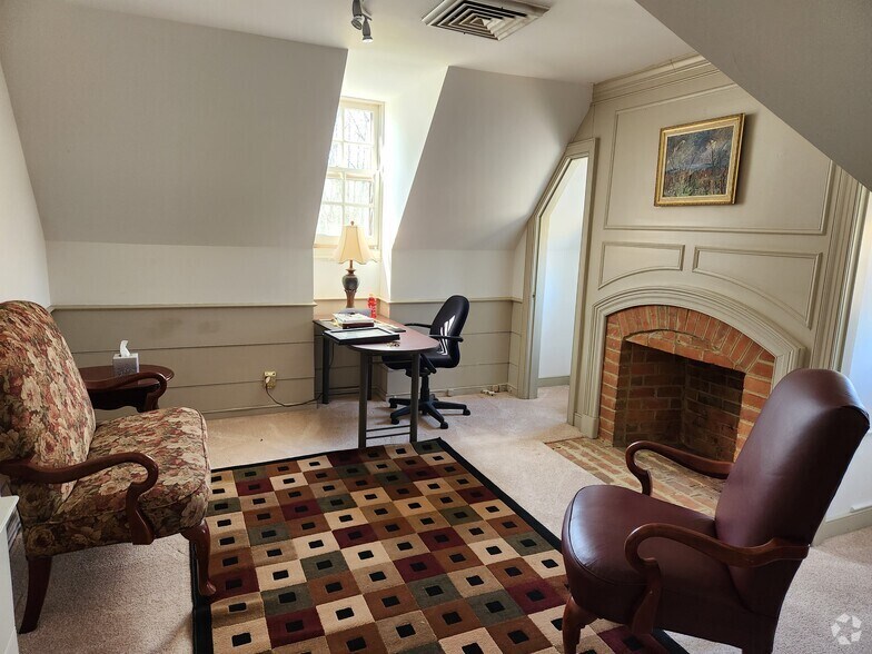 More Photos Of 2305 Commonwealth Dr, Charlottesville Office For Sale