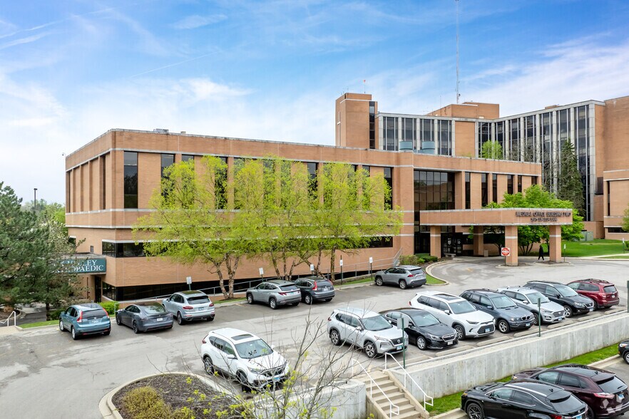 More Photos Of 87 N Airlite St, Elgin Unknown For Lease