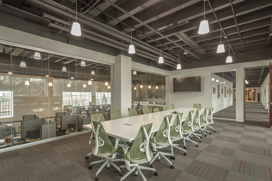 More Photos Of 1301 Riverfront Pkwy, Chattanooga Office For Lease