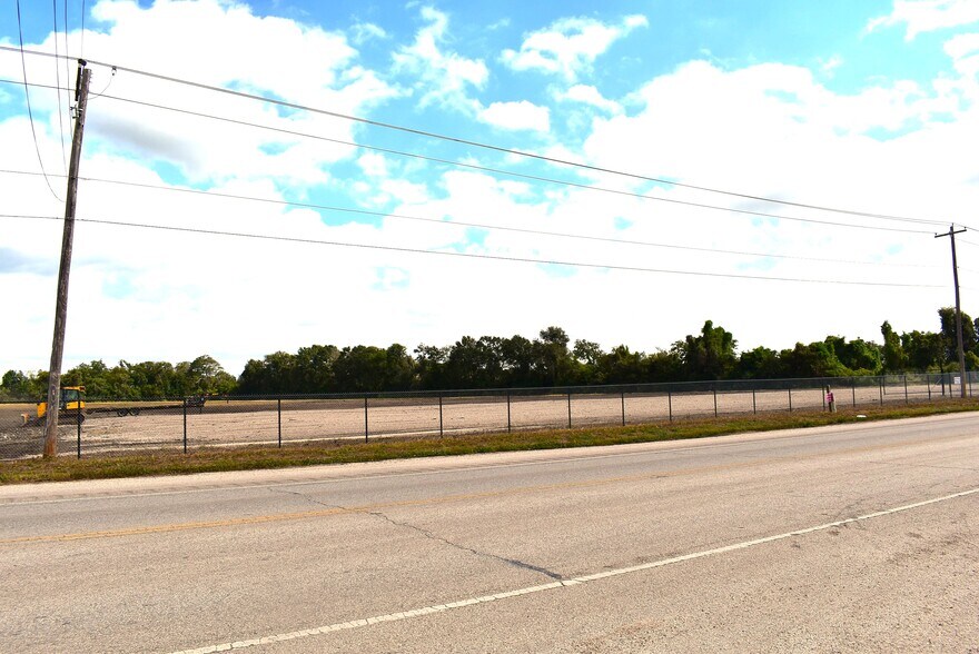 More Photos Of 8911 FM 524 Rd, Sweeny Land For Lease