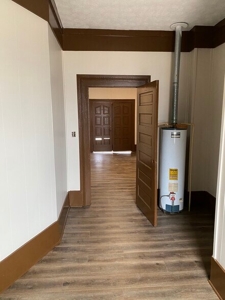 More Photos Of 530 W Taylor St, Griffin Auto Dealership For Lease