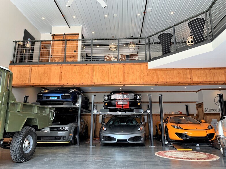 More Photos Of 2108-2260 Ferry Rd, Naperville Showroom For Sale