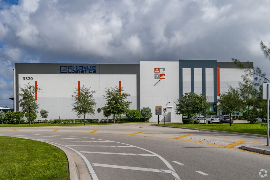 More Photos Of 3320 NW 67th Ave, Miami Distribution For Lease