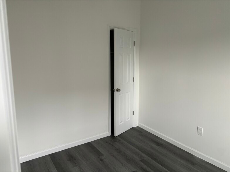 More Photos Of 564-566 Newark Ave, Jersey City Storefront Retail Residential For Sale