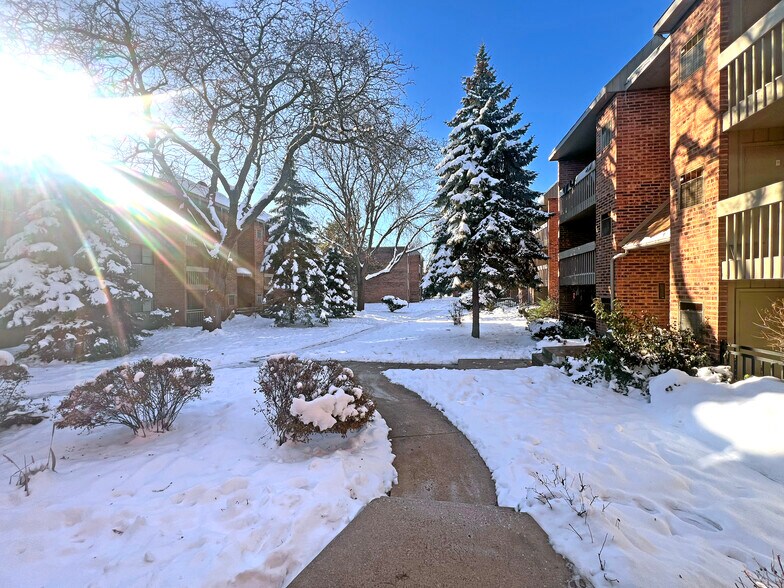 More Photos Of 1426 E Ports O Call Dr, Palatine Apartments For Sale