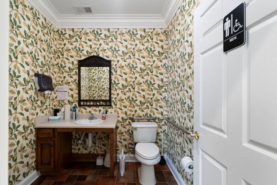 More Photos Of 1300 E Main St, Cartersville Medical For Sale